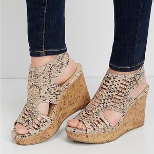 Maurices Haven Cut Out Snakeskin Wedge Sandal Size 10